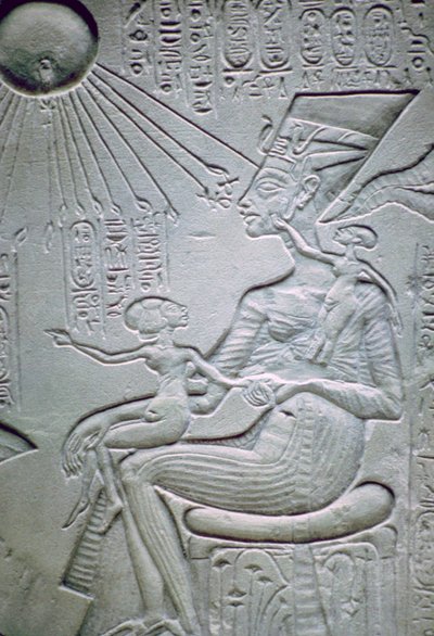 Nefertiti ja kaksi hänen tytärtään tekijältä Unbekannt