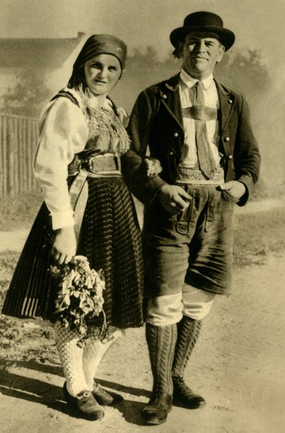 Avioparit perinteisissä puvuissa, Kärnten, Itävalta, 1935. tekijältä Unbekannt
