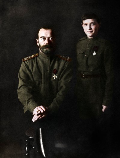 Nikolai II, Venäjän tsaari ja hänen poikansa Aleksei sotilasunivormussa, 1915 tekijältä Unbekannt