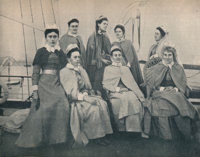 Lähde sotaan! Sairaanhoitajat linja-autolla, joka on matkalla Kapkaupunkiin, c1900. tekijältä Unbekannt