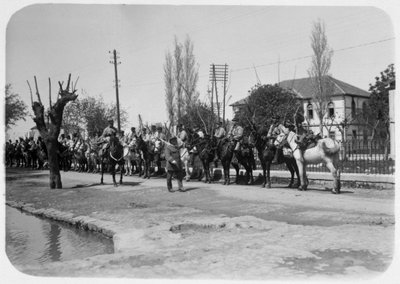 Upseeri tarkastamassa Ranskan muukalaislegioonan ratsastettua osastoa, Syyria, 1900-luku tekijältä Unbekannt