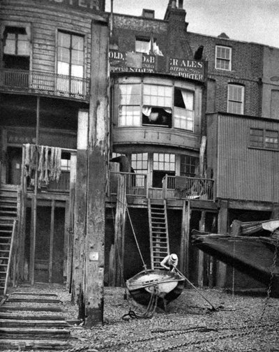 Vanha pubi Thames-joella, Lontoo, 1926-1927 tekijältä Unbekannt