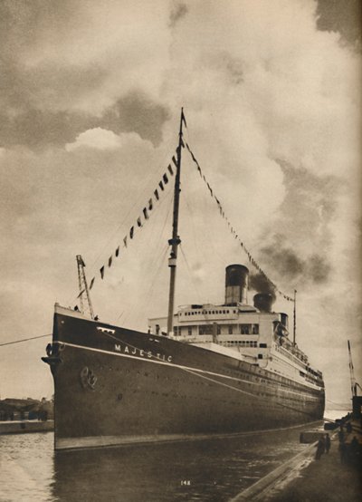 Yksi suurimmista laivoista, Cunard White Star Linen omistama Majestic, 1936 tekijältä Unbekannt