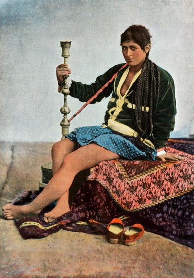 Persane Fumant Le Kalgan, persialainen nainen, joka tupakoi Kalganissa, 1900. tekijältä Unbekannt