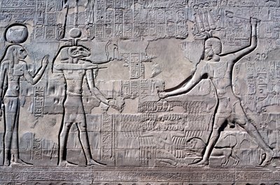 Faarao lyömässä vihollisiaan, Khnumin temppeli, Ptolemaios- ja roomalaiset kaudet tekijältä Unbekannt