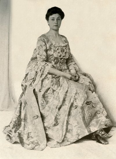 Valokuva kincob-brokaadista, jossa silkkikirjailtu Stomacher, c1750, 1937. tekijältä Unbekannt