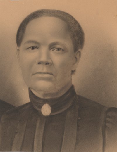 Valokuvallinen värikynämuotokuva Roseanna Maysta 1800-luvun lopulla. tekijältä Unbekannt