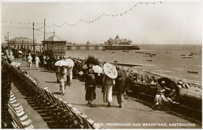 Laituri, kävelykatu ja bandstand, Eastbourne, Sussex, 1920-luku tekijältä Unbekannt