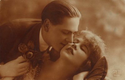 Postikortti romanttisesta vintage-parista seepianvärisenä tekijältä Unbekannt