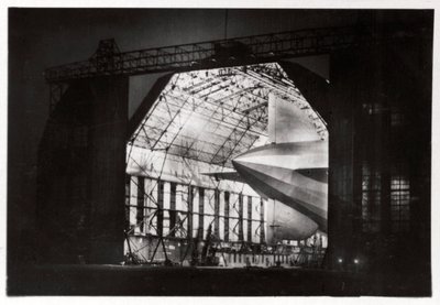 Valmistelut yölennolle, Zeppelin LZ 127 Graf Zeppelin, 1933 tekijältä Unbekannt