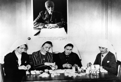 Vitamiinimakeisten valmistus, Saksan miehittämä Ranska, 1940-1944 tekijältä Unbekannt