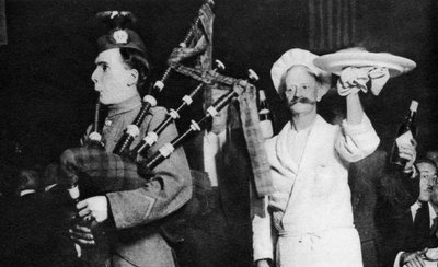 Haggien esittely kaledonialaisjuhlissa Lontoossa, 1926-1927 tekijältä Unbekannt