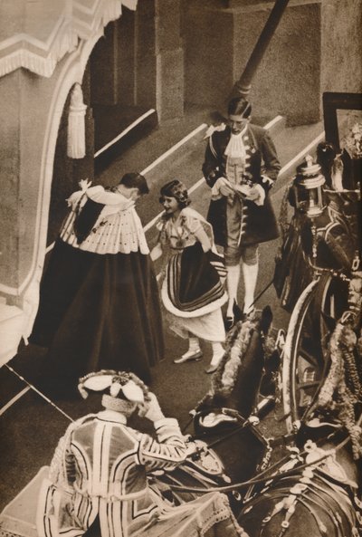 Prinsessa Elizabeth saapuu vanhempiensa kruunajaisiin vuonna 1937 tekijältä Unbekannt