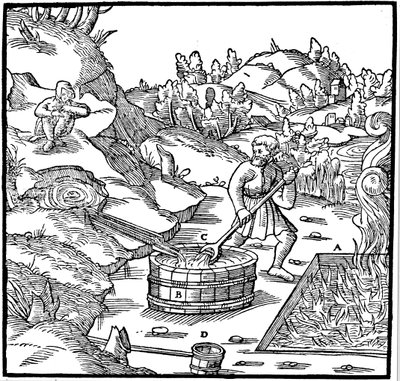 Suolan valmistus haihduttamalla luonnollista suolavettä kaatamalla se palavaan hiilikuoppaan, 1556 tekijältä Unbekannt