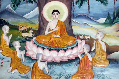 Quan Am Bo Tat -temppeli (Avalokitesvara Bodhisattvan pagodi). Shakyamuni Buddha saarnaa saarnaa - lainpyörää - viidelle opetuslapselleen. Vung Tau. Vietnam tekijältä Unbekannt