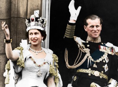 Kuningatar Elisabet II ja Edinburghin herttua kruunajaispäivänä, Buckinghamin palatsi, 1953 tekijältä Unbekannt