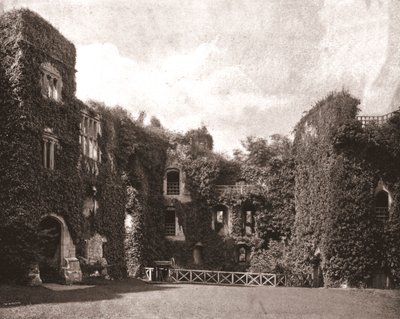 Raglan Castle, Monmouthshire, Wales, 1894. tekijältä Unbekannt