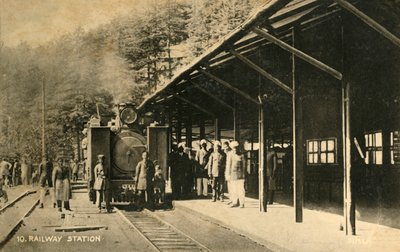 Rautatieasema, c1918-c1939. tekijältä Unbekannt