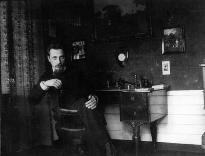 Rainer Maria Rilke työhuoneessaan, n. 1905. tekijältä Unbekannt