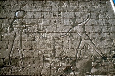 Ramses III löi vihollisiaan ennen Amun-Raa, Mortuary Temple, Medinet Habu, Egypti, 1100-luvulla eKr. tekijältä Unbekannt