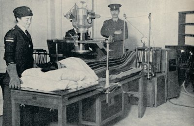 Säteet, jotka paljastavat kehon salaiset syvennykset, c1935 tekijältä Unbekannt
