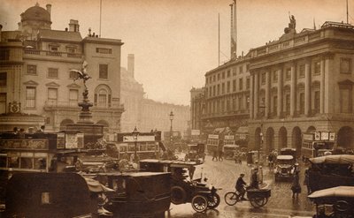 Regent Street, Lontoo, Englanti, katsottuna Piccadilly Circusista, 1923, 1938 tekijältä Unbekannt