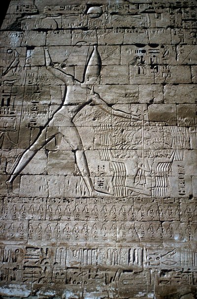 Vihollisia lyövän Ramses III:n helpotus, Ramses III:n ruumistemppeli, Medinet Habu, 1200 eKr. tekijältä Unbekannt