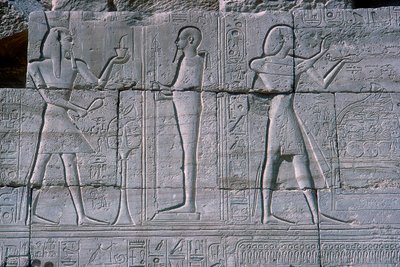 Reliefi Ramses II:sta ennen Ptahia, Ramesseum, Ramses II:n temppeli, Luxor, Egypti, n. 1250 eaa. tekijältä Unbekannt