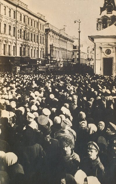 Vallankumoukselliset väkijoukot Tverskajassa, Moskova, Venäjä, c1905-c1917 tekijältä Unbekannt
