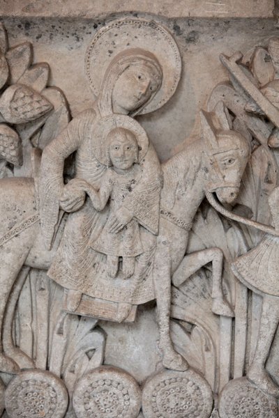 Romaaninen bareljeef pääkaupungista Autunin katedraalissa, joka kuvaa lento Egyptiin, Autun, Ranska tekijältä Unbekannt