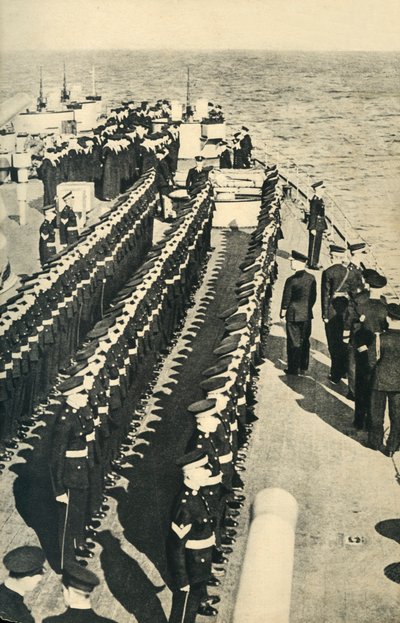 Kuninkaalliset merijalkaväet asettuivat paraatiin laivalla, toinen maailmansota, c1939-c1943 1944. tekijältä Unbekannt