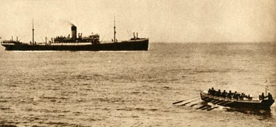 Kuninkaallisen laivaston leikkuri tutkii laivan papereita, ensimmäinen maailmansota, 1914-1918, 1933. tekijältä Unbekannt