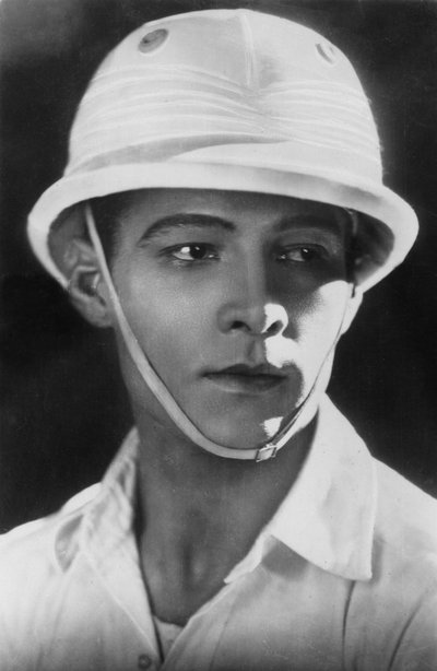 Rudolph Valentino 1895-1926, italialainen näyttelijä, 1920-luku tekijältä Unbekannt