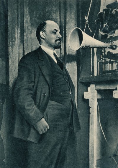 Venäjän bolshevikkijohtaja Vladimir Lenin radionauhoitteella Kremlissä, Moskova, Venäjä, 1919 tekijältä Unbekannt