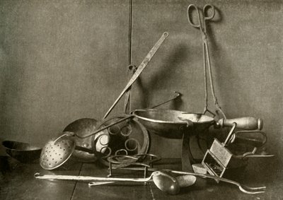 Sadiron, pihdit, skimmer, haarukka, nastat ja kuparileikkuuastia, 1700-luku, 1937. tekijältä Unbekannt