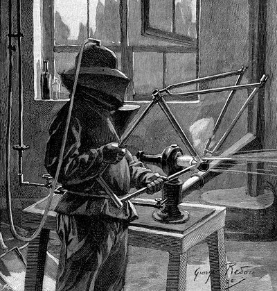 Polkupyörän rungon saumojen hiekkapuhallus, Ranska, 1896 tekijältä Unbekannt