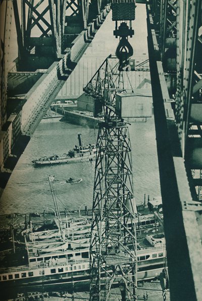 Nosturista katsottuna Clyde-joki näyttää pitkältä kapealta laiturialtaalta, 1937 tekijältä Unbekannt