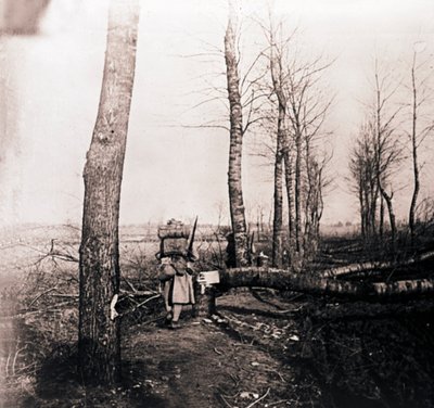 Sotilas reppu selässä, c1914-c1918 tekijältä Unbekannt