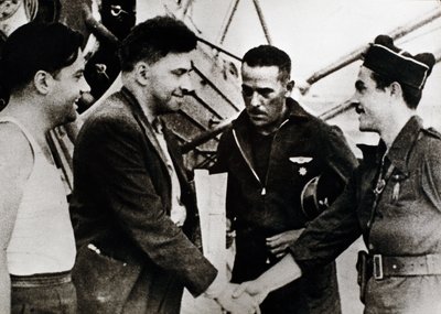 Espanjan sisällissota (1936-1939): Ilia Grigorievich Ehrenburg (1891-1967), venäläinen kirjailija saapuessaan Barcelonan lentokentälle (Espanja) (toinen vasemmalta) Neuvostoliiton sisällissodan kirjeenvaihtajana tekijältä Unbekannt
