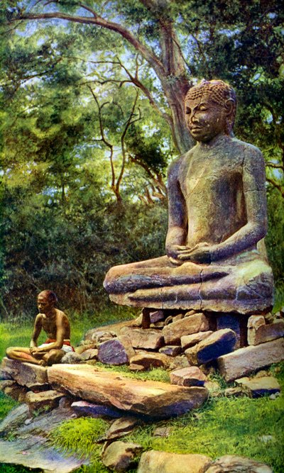 Kivi Buddha, jäänne Anuradhapuran menneestä loistosta, Ceylon, vuodelta 1924 tekijältä Unbekannt