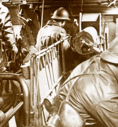 Säiliön sisäpuoli, c1914-c1918 tekijältä Unbekannt