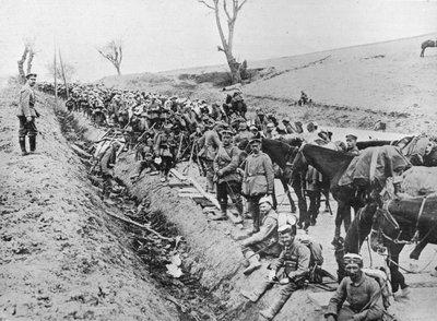 Saksan eteneminen Galician halki: Joukkojen bivouac tienvarrella, 1915 tekijältä Unbekannt