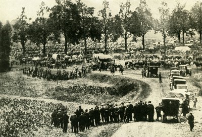 Saksalaiset pidättivät siviilejä Viséssä Belgiassa, elokuussa 1914, vuonna 1920. tekijältä Unbekannt