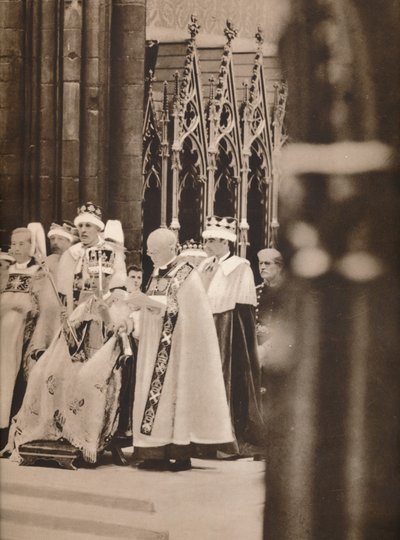 Hänen majesteettinsa valtaistuimeksi asettaminen, joka nähdään kruunattuna ja valtikkana, 1937 tekijältä Unbekannt