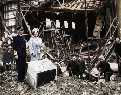 Kuningas ja kuningatar tutkimuspommivauriot, Buckinghamin palatsi, Lontoo, toinen maailmansota, 1940 tekijältä Unbekannt