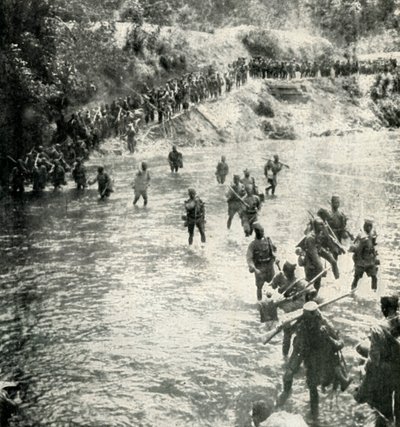 Kingsin afrikkalaiset kiväärit ylittävät Ruwu-joen, Saksan Itä-Afrikka, 1919. tekijältä Unbekannt