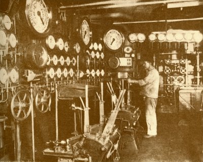 Aquitanian pääkoneen ohjausalusta., c1930. tekijältä Unbekannt
