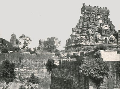Vallihauta ja linnoitus, Tanjore, Intia, 1895. tekijältä Unbekannt