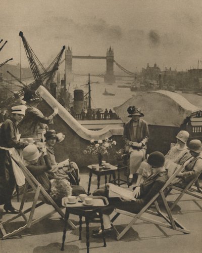 Uima-allas Langbourne Club for City Womenin kattopuutarhasta, 1920-luku, n. 1935. tekijältä Unbekannt