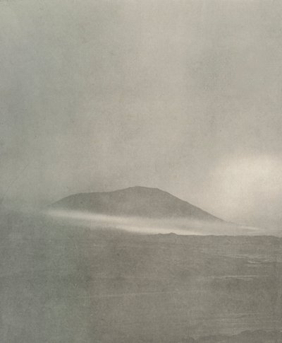Myrskyn alku... Drift Coming Round Mount Erebus, c1908, 1909 tekijältä Unbekannt